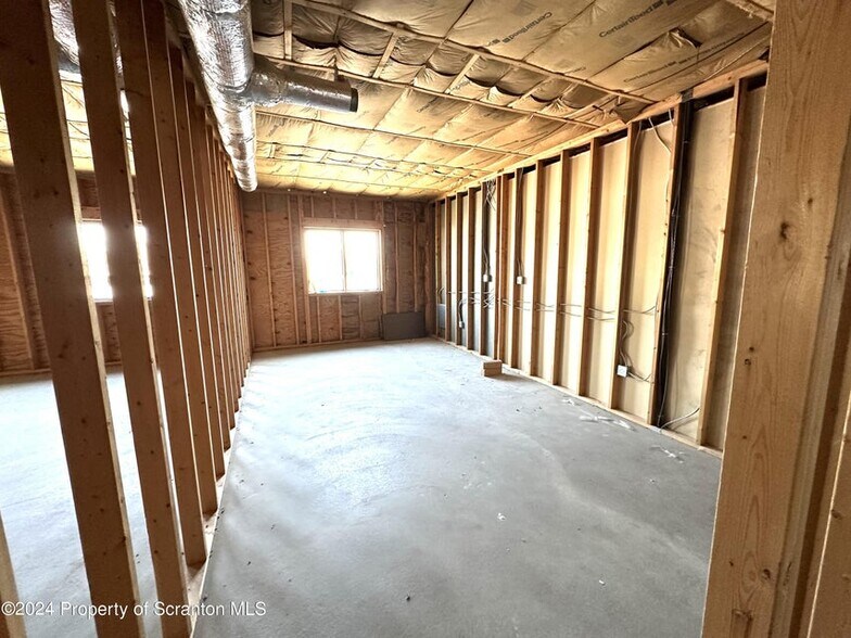 More Photos Of 624 Fellows St, Scranton Office For Lease