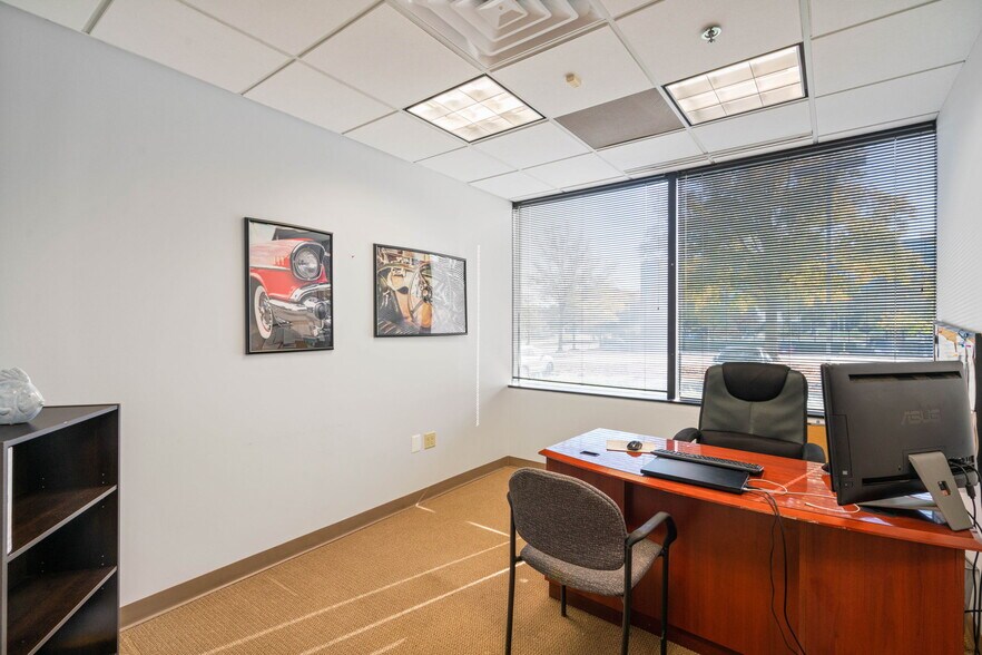 More Photos Of 5350 Shawnee Rd, Alexandria Medical For Sale