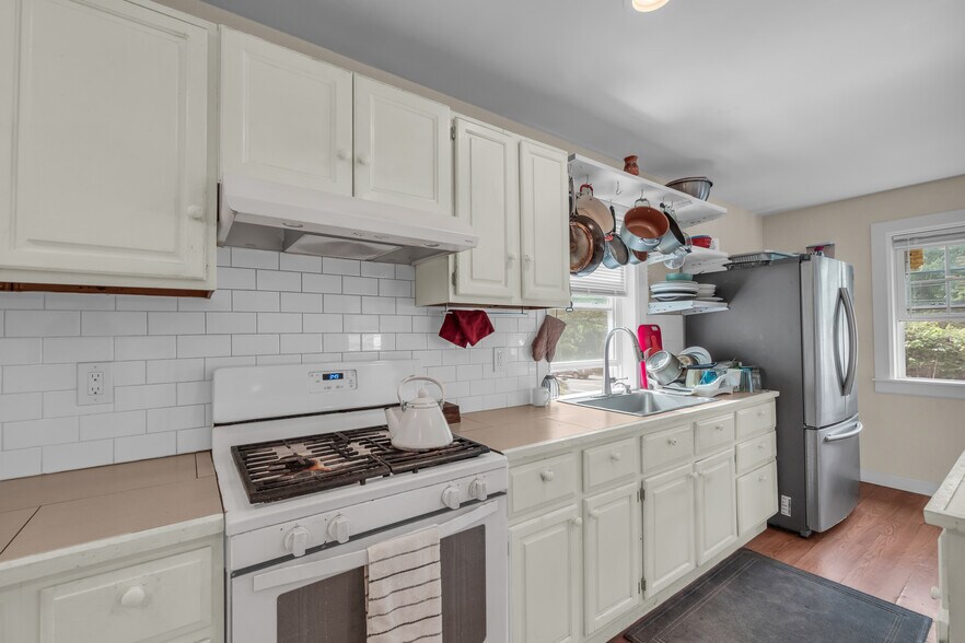 More Photos Of 715 Flanders Rd, Riverhead Office For Sale