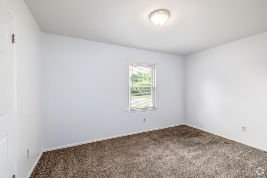 More Photos Of 2607 Cedarhurst Dr, Charlotte Apartments For Sale