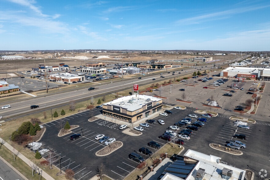 More Photos Of 15662 Pilot Knob Rd, Apple Valley Restaurant For Lease