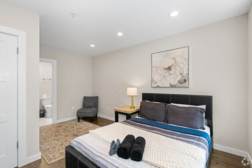 More Photos Of 1414 Pennsylvania Ave SE, Washington Apartments For Sale