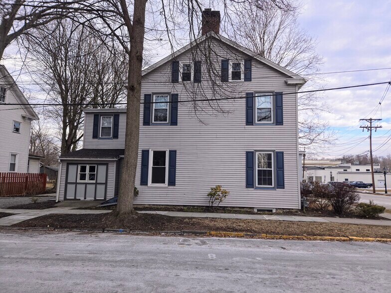 More Photos Of 130 Mansfield St, Belvidere Office Residential For Lease