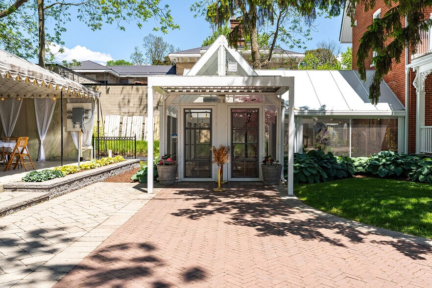 More Photos Of 343 Main St E, Picton Hotel For Sale