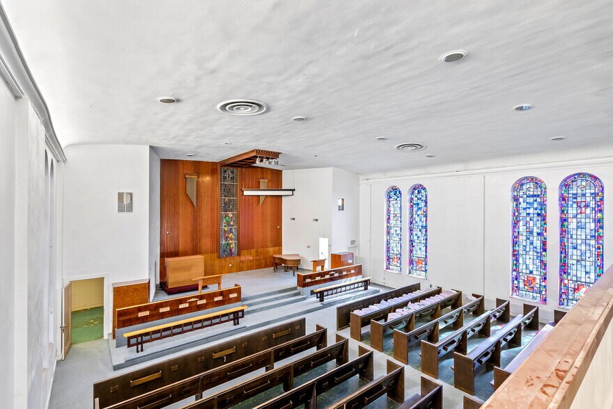More Photos Of 1701 W Woodlawn Ave, San Antonio Religious Facility For Sale