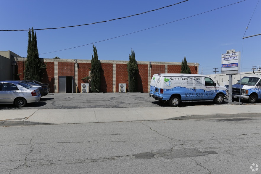 More Photos Of 15115 Califa St, Van Nuys Warehouse For Lease