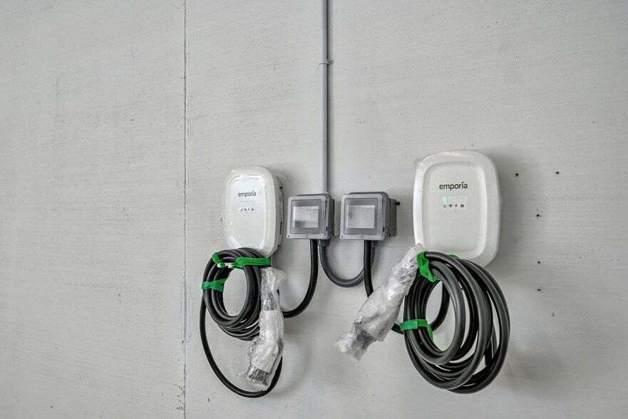 More Photos Of 221 NE 67th St, Miami Warehouse For Sale