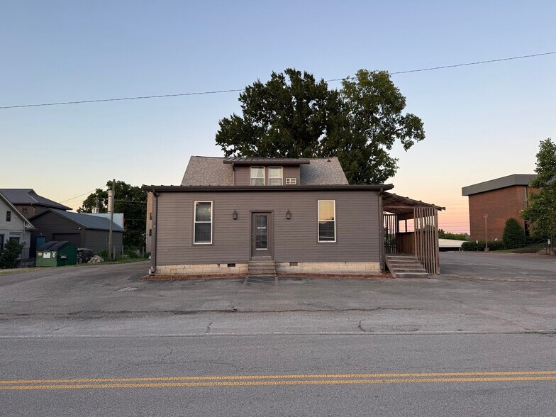 More Photos Of 2610 Westwood Dr, Nashville Office For Lease