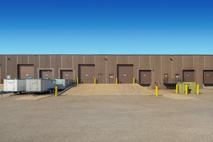 More Photos Of 1800 Cliff Rd E, Burnsville Warehouse For Lease