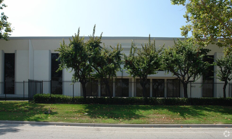 More Photos Of 1300 W Artesia Blvd, Compton Warehouse For Lease