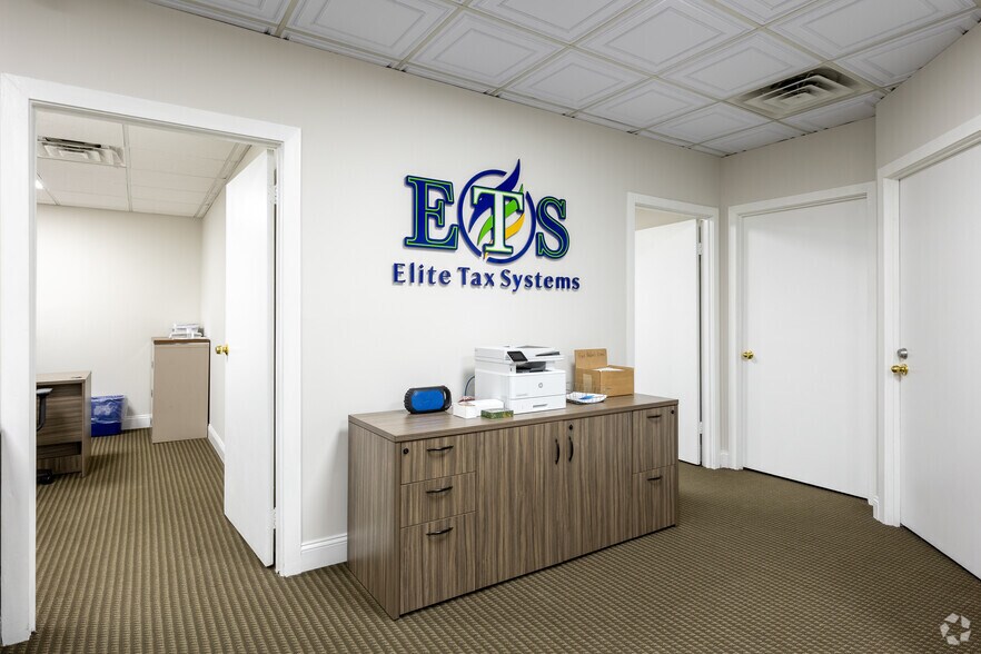 More Photos Of 40 Galesi Dr, Wayne Office For Lease