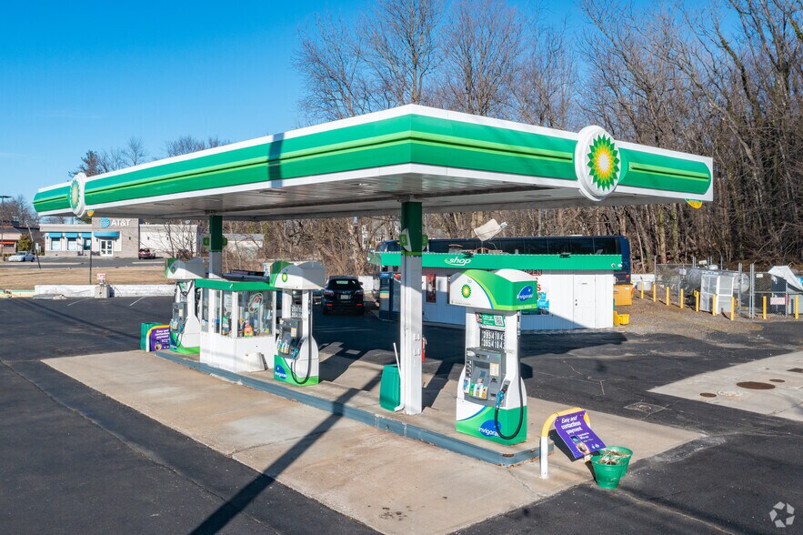More Photos Of 231 US-206, Bordentown Service Station For Sale