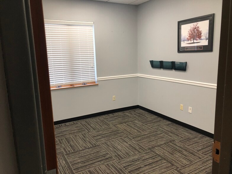 More Photos Of 6 Wesley Ct, Middletown Office For Lease