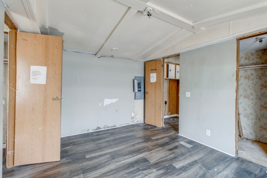 More Photos Of 267 Bell Rd, Mayesville Flex For Sale