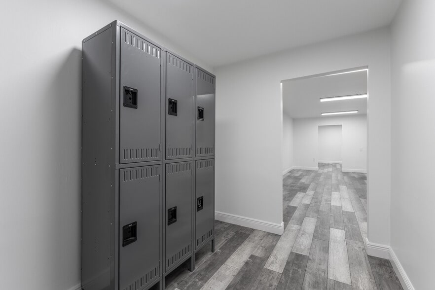 More Photos Of 3143 W Tharpe St, Tallahassee Warehouse For Lease