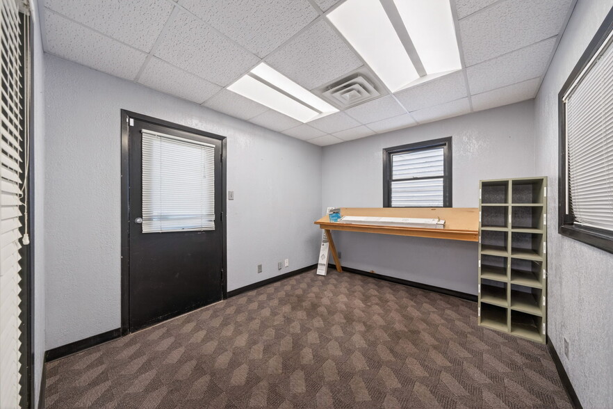 More Photos Of 1102 W Laurel St, San Antonio Warehouse For Lease