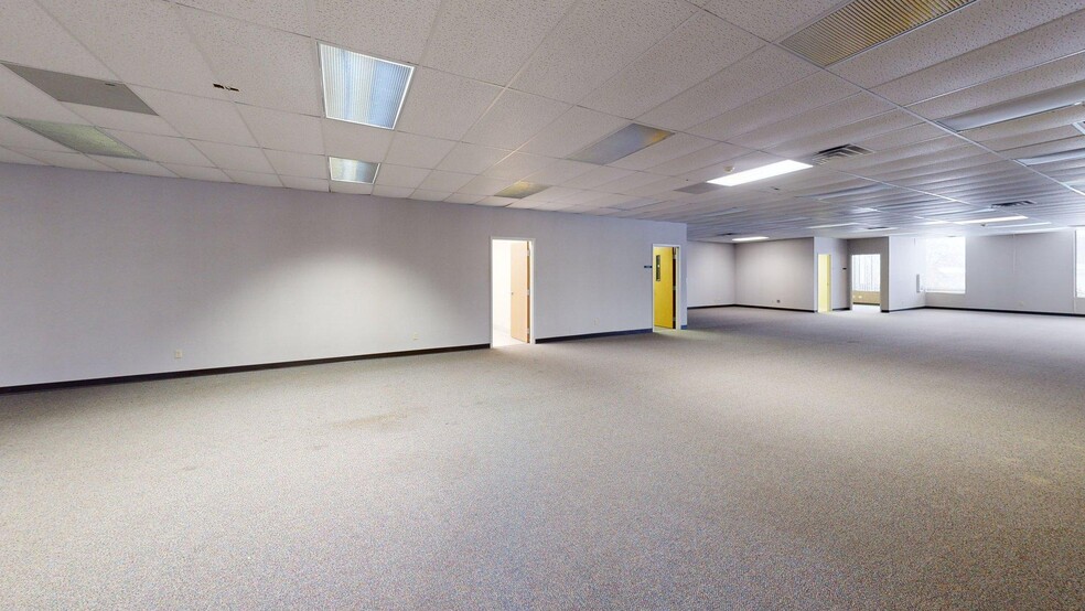 More Photos Of 8645 E Backwater Rd, North Webster Showroom For Sale