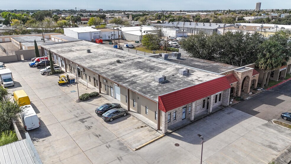 More Photos Of 824 E Hackberry Ave, McAllen Flex For Lease