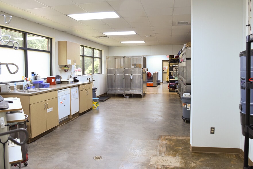 More Photos Of 2117 Veterans Dr SE, Decatur Healthcare For Sale