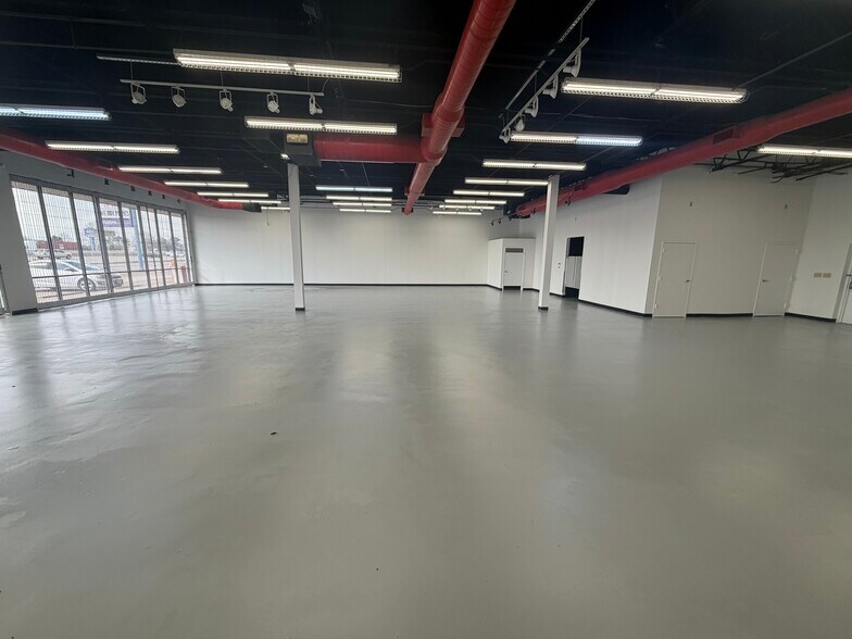 More Photos Of 10998 N I-45, Houston Unknown For Lease