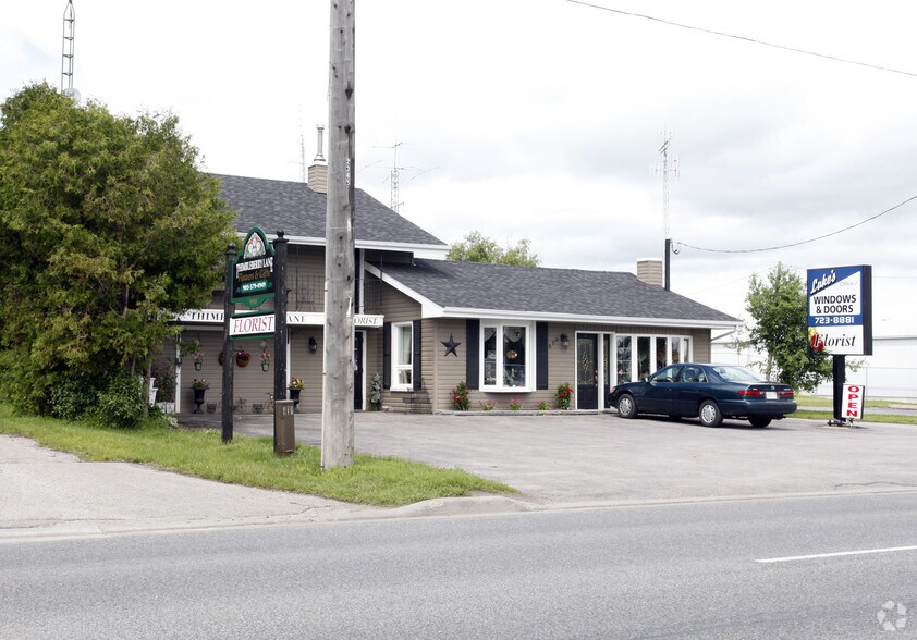 More Photos Of 990 Taunton Rd E, Whitby Freestanding For Sale