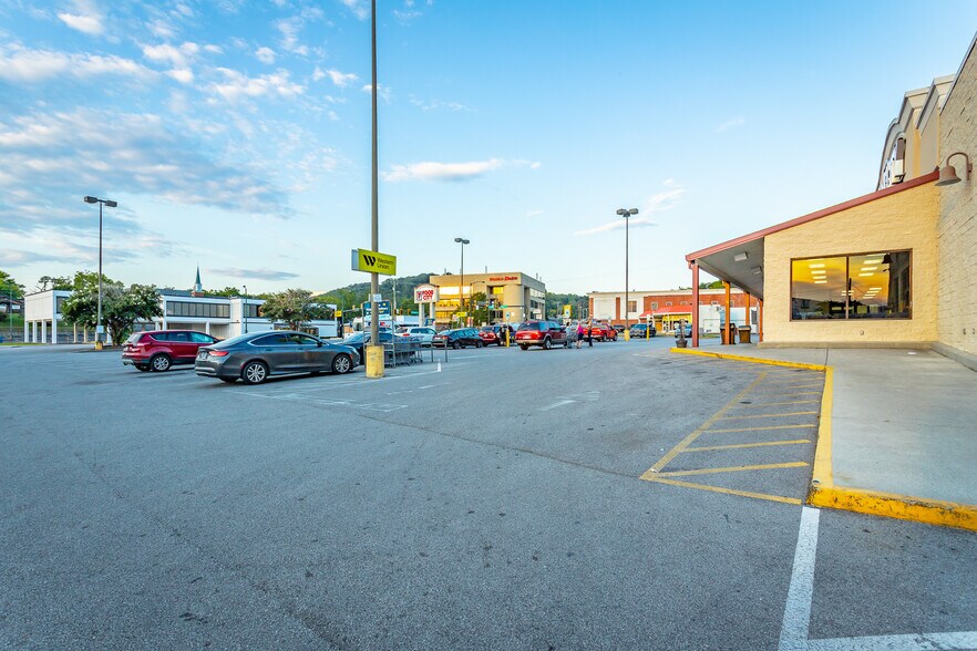 More Photos Of 319 Chickamauga Ave, Rossville Supermarket For Lease