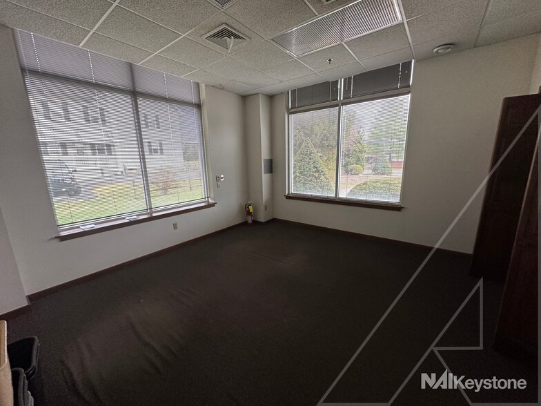 More Photos Of 1114-1124 Commons Blvd, Reading Flex For Sale