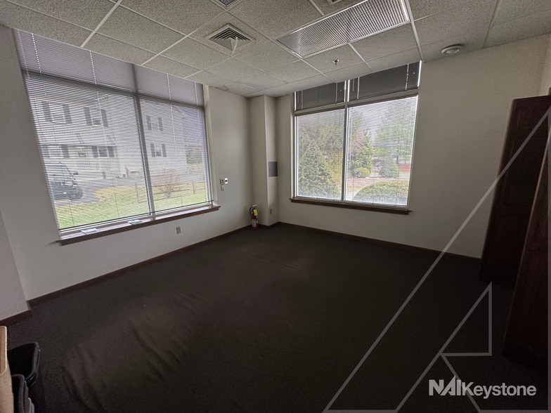 More Photos Of 1114-1124 Commons Blvd, Reading Flex For Sale