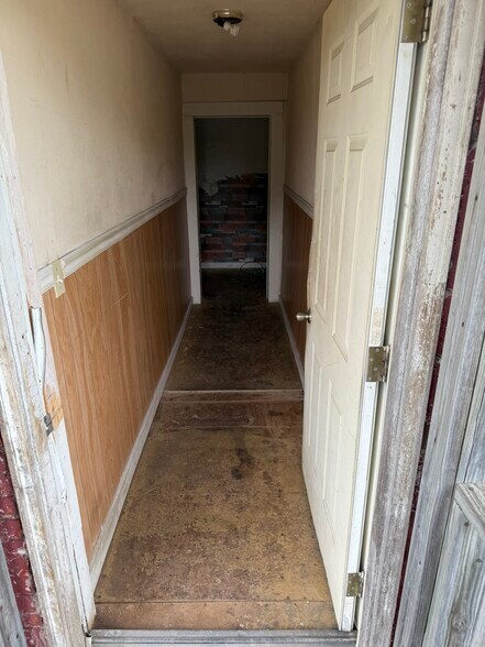 More Photos Of 107 W Main St, Coffeen Storefront Retail Residential For Sale