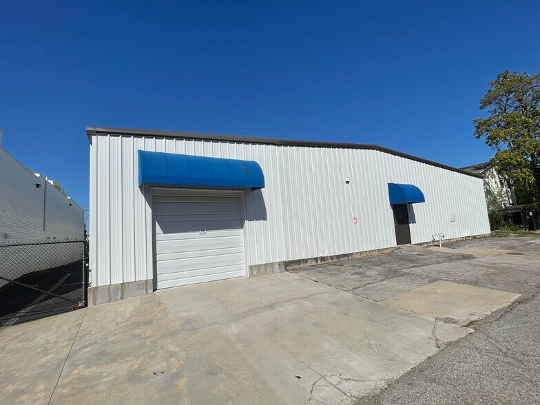 Primary Photo Of 1020 S Quaker Ave, Tulsa Warehouse For Lease