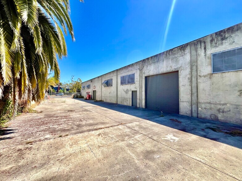 More Photos Of 936-938 61st St, Oakland Warehouse For Lease