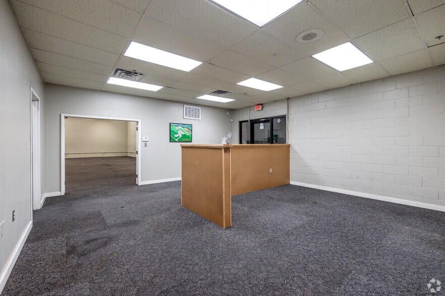 More Photos Of 1600 N State Route 291, Independence Warehouse For Lease