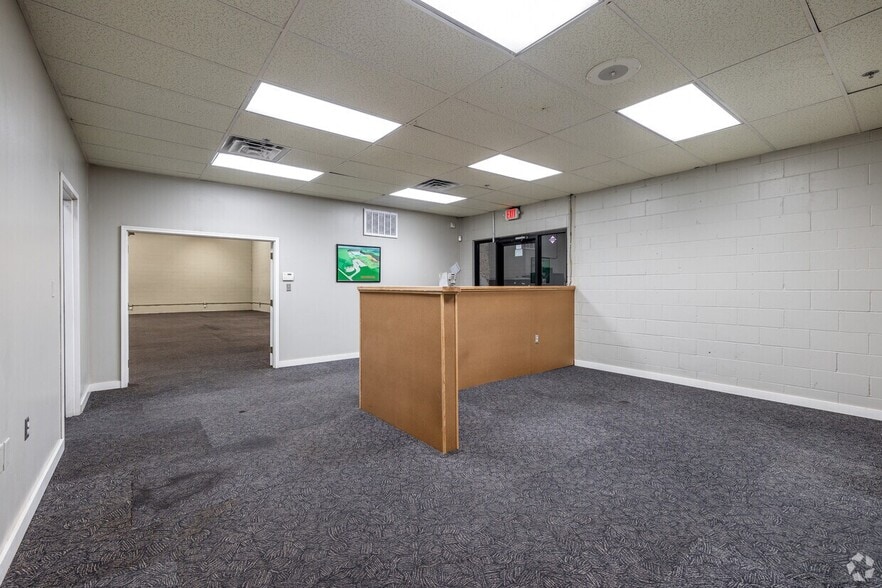 More Photos Of 1600 N State Route 291, Independence Warehouse For Lease