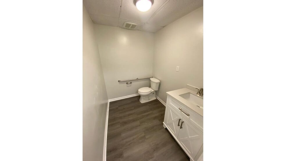 More Photos Of 123 Kingston Dr, Chapel Hill Loft Creative Space For Lease