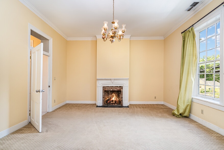 More Photos Of 137 3rd Ave N, Franklin Office For Lease