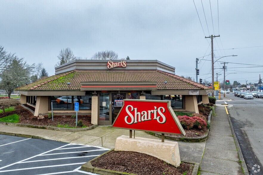 Primary Photo Of 1200 NE Baker St, McMinnville Restaurant For Lease