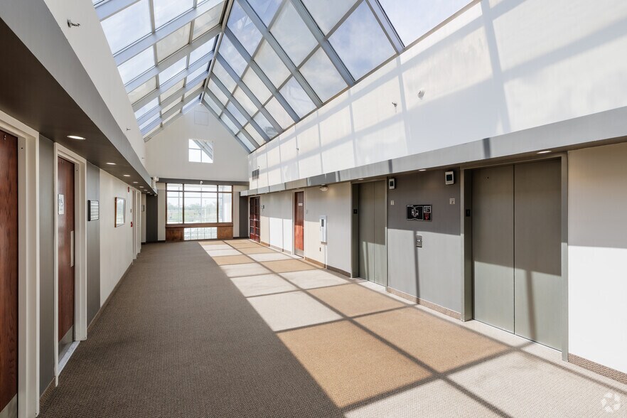 More Photos Of 80 Cottontail Ln, Somerset Office For Lease