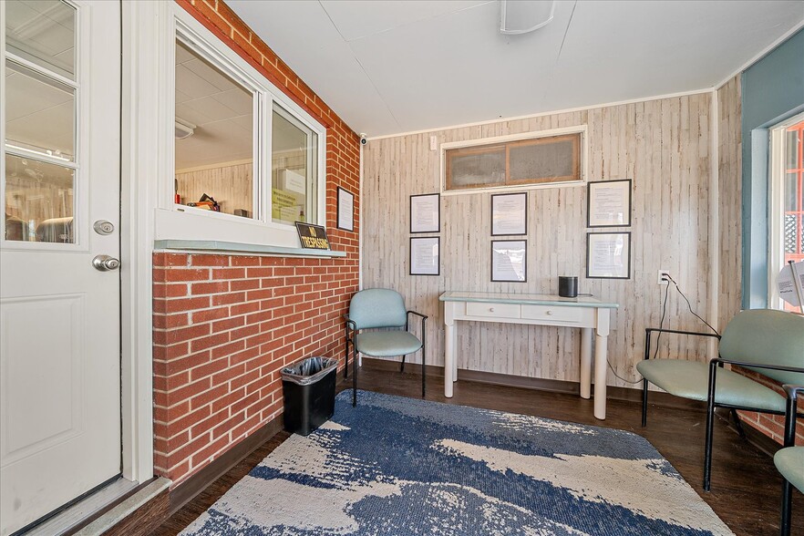 More Photos Of 1524 Main St, Longmont Hotel For Sale