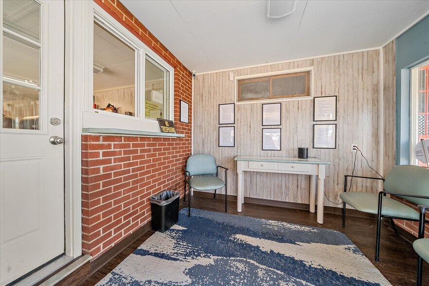 More Photos Of 1524 Main St, Longmont Hotel For Sale