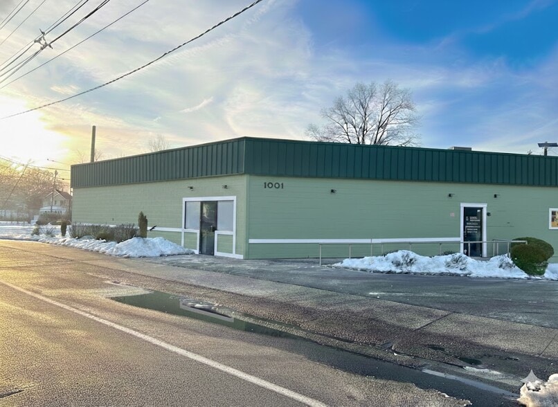 Primary Photo Of 1001 Raritan Ave, Highland Park Medical For Sale