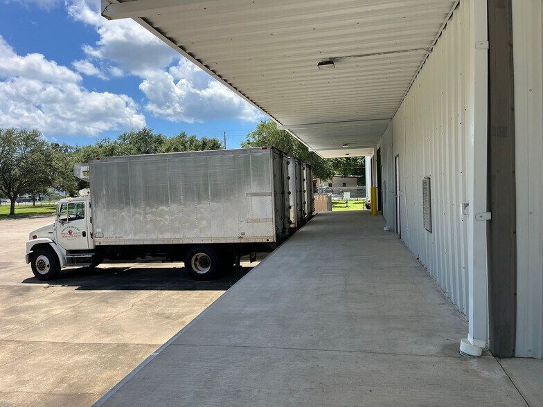 More Photos Of 2400 W Herman St, Pensacola Warehouse For Sale