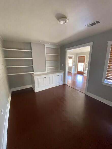 More Photos Of 1617 Ashley River Rd, Charleston Freestanding For Lease