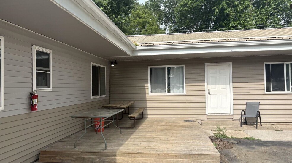 More Photos Of 511 Vine St, Wisconsin Dells Apartments For Sale