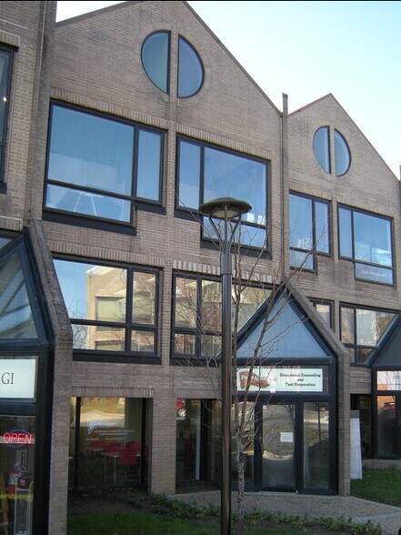 More Photos Of 6721 Curran St, McLean Storefront Retail Office For Lease