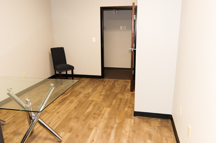 More Photos Of 2295 S Hiawassee Rd, Orlando Office For Lease