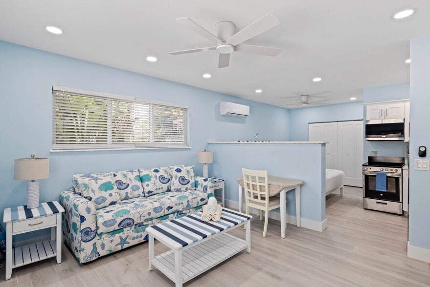 More Photos Of 706 Donax St, Sanibel Hotel For Sale