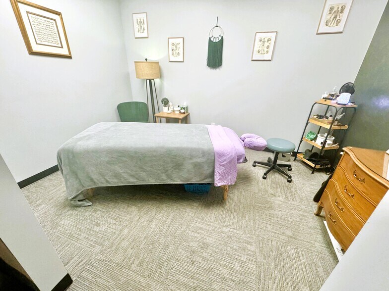 More Photos Of 1047 Glenbrook Way, Hendersonville Storefront Retail Office For Lease