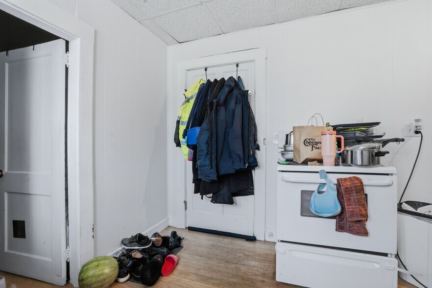 More Photos Of 632 Fall River Ave, Seekonk Apartments For Sale