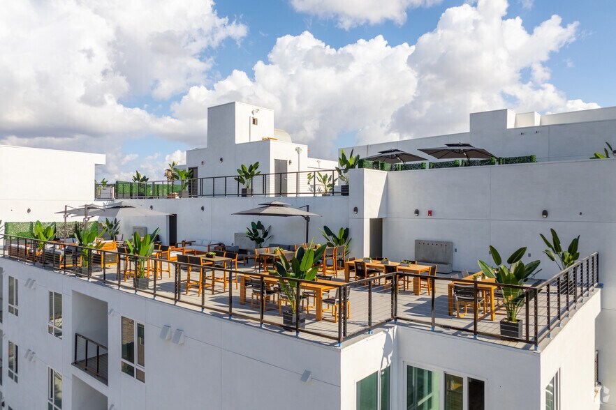 More Photos Of 6569-6581 N Van Nuys Blvd, Van Nuys Apartments For Lease