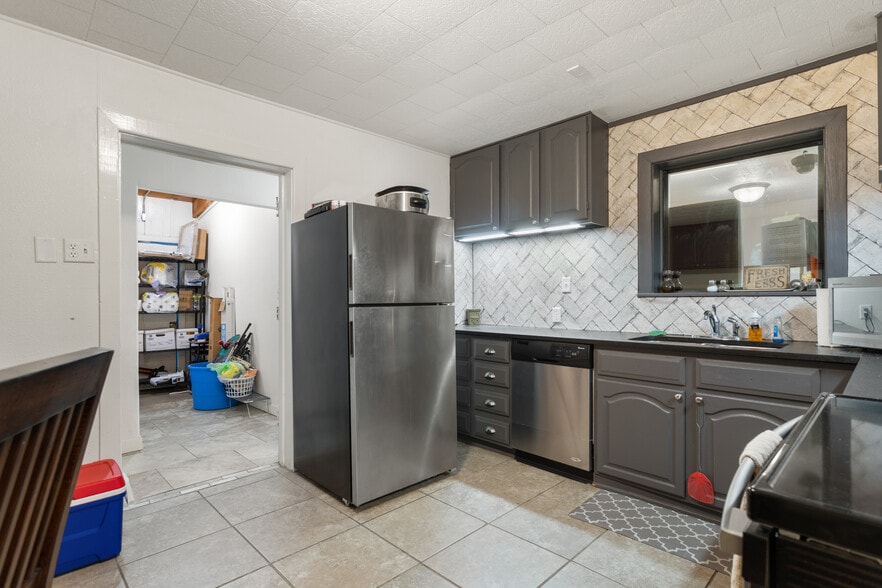 More Photos Of 10855 US Highway 69 N, Tyler Trailer Camper Park For Sale